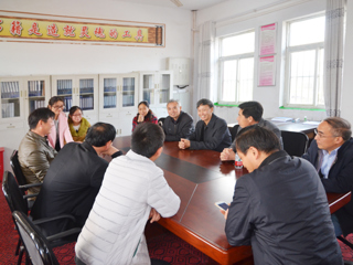副校长谢阳群看望慰问必赢官网“国培计划”顶岗实习同学