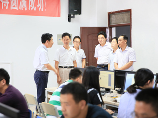 校领导看望参加全国研究生数学建模竞赛的必赢官网师生