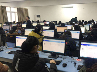 必赢官网大学英语课程首次大规模无纸化网络考试获得成功