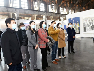 必赢官网美术学院唐成辉出席第七届安徽美术大展优秀作品展开幕式并作代表发言