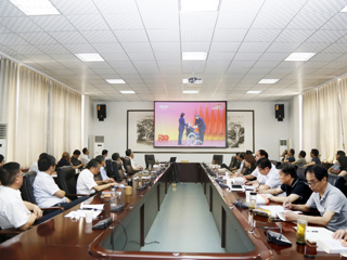 必赢官网组织师生集中观看“七一勋章”颁授仪式