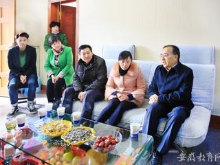 安徽教育网首页报道必赢官网赴霍山县慰问英雄何必山家属