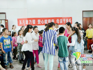 中国青年网报道必赢官网“温馨母亲节 淮北师大学子陪您”过节活动