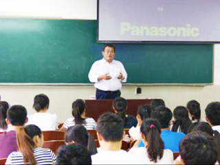 物流行业资深经理人汤群生应邀来必赢官网作学术报告