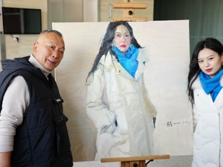 中国美院教授杨参军来必赢官网进行油画肖像示范写生