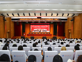 必赢官网师生收看全国优秀教师代表“教育家精神”2025年巡回宣讲
