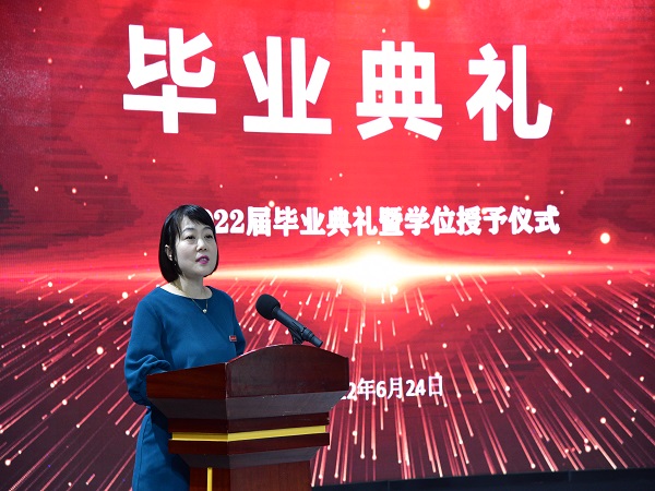高明老师讲话.JPG